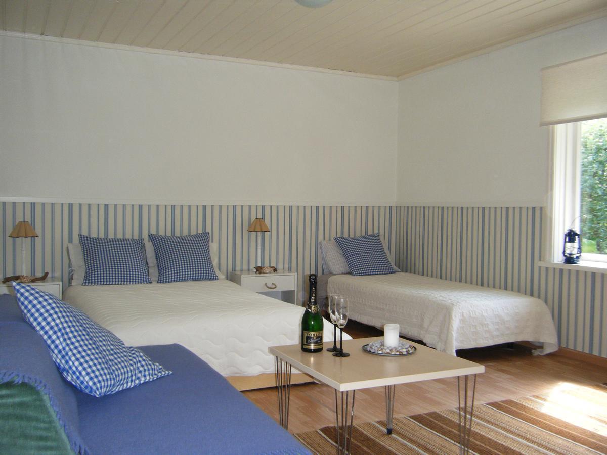 Kaju Guesthouses Nasva Buitenkant foto